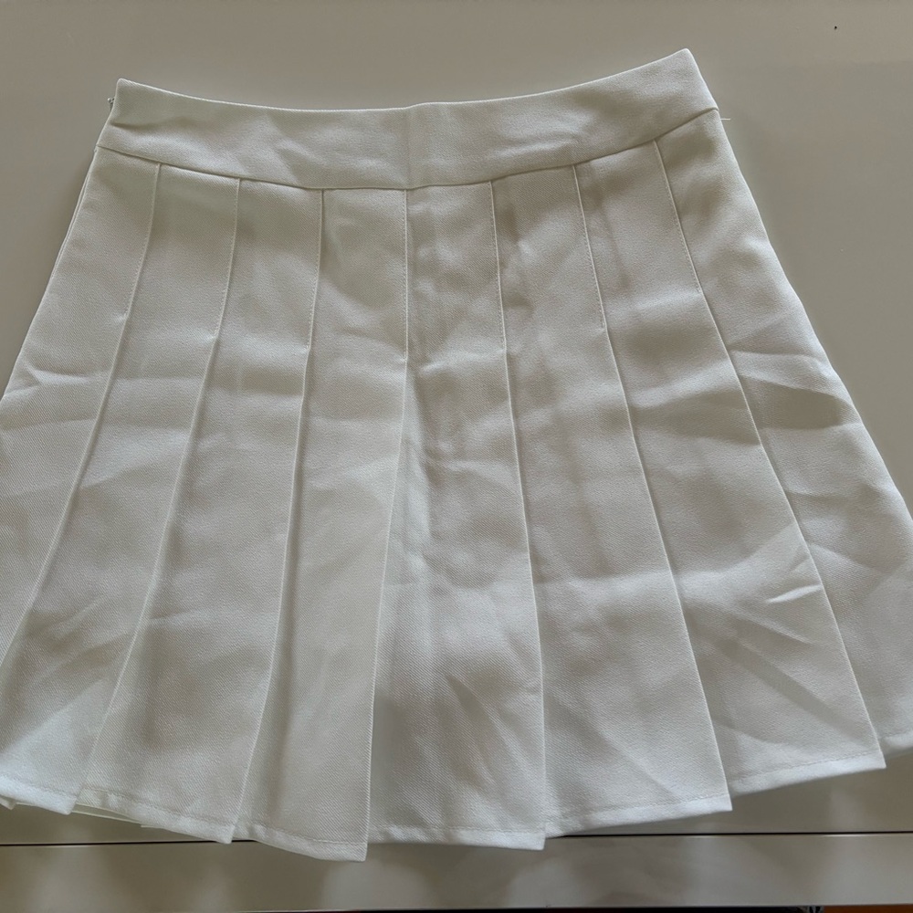 Elegant White Pleated Skirt